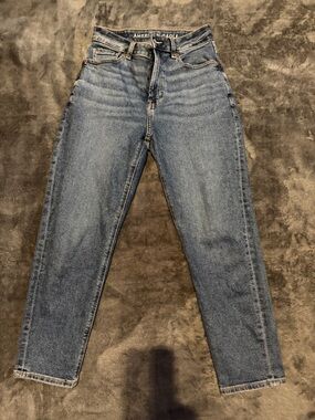 American Eagle Outfitters High-Rise Mom Jeans in Medium Blue Wash